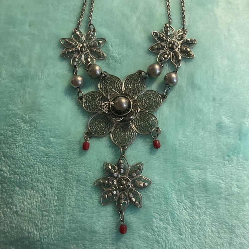 Beautiful Estate Silver Twisted Wire Flower Necklace - Picture 2 of 5